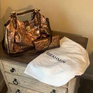 Brahmin purse with wallet in excellent condition.